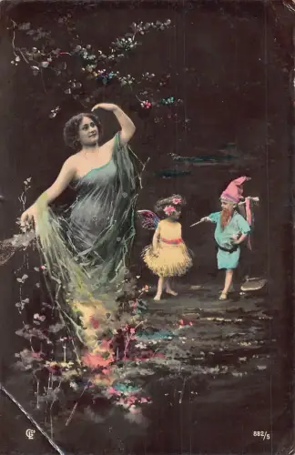 B453 Fantasy 1906 Nymphe Fee Wichtel im Wald Fotomontage Postkarte