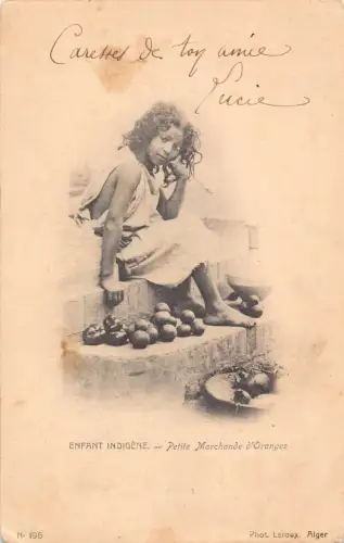 B453 Ethno Algerien Ureinwohner Mädchen Orangen Verkäufer auf Treppe Vintage Postkarte