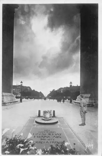 A757 Frankreich Paris Unbekannter Krieger unter dem Arc de Triomphe Vintage Postkarte