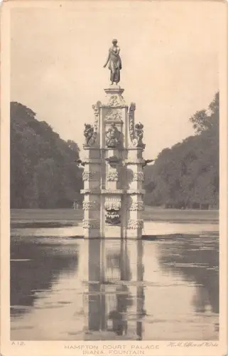 L246 England Hampton Court Palace Diana Fountain Vintage Postkarte