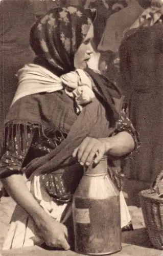 Polen 1950 Eine Bäuerin auf Jahrmarkt Tracht Volks Postkarte B871