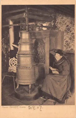 L118 Frankreich Elsass Berstett Elsass Alte Frau Lesekocher Vintage Postkarte