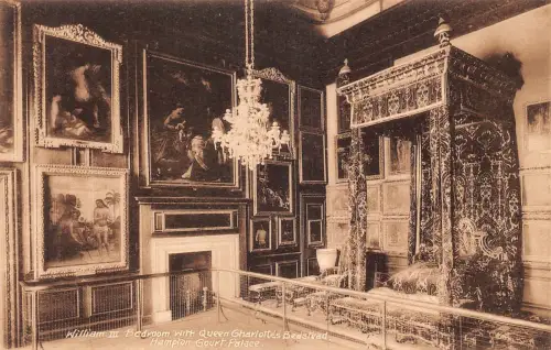B127 England Hampton Court Palace William III Queen Charlotte Bedstead Postkarte