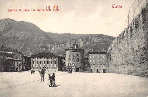 A229 Italien Trient Piazza di Fiera murra della Citta Vintage Postkarte