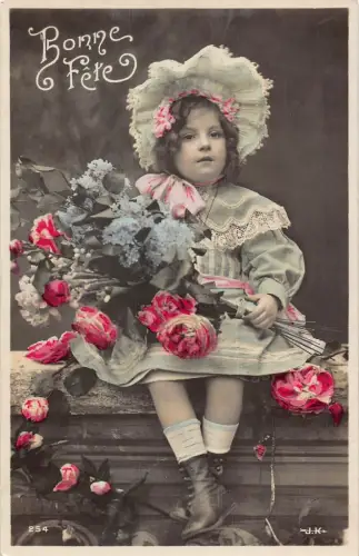 L150 Grüße 1907 Mädchen mit Rosen Portrait Vintage Postkarte