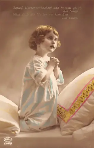 B155 Gute Nacht Fotomontage Mädchen im Bett betend Gedicht Vintage Postkarte