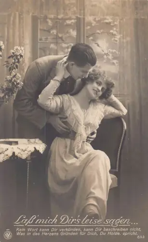 Liebesroman Mann flüstert Paar Fotomontage Gedicht Postkarte