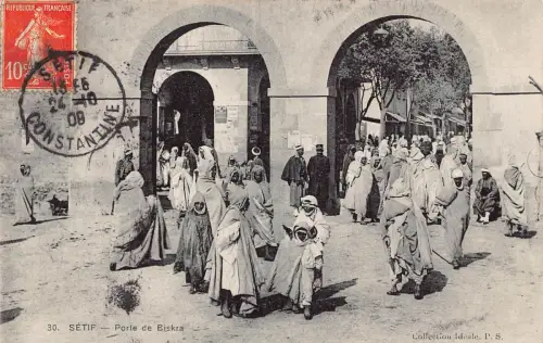 B168 Algerien 1909 Setif Rue Porte de Biskra Tor Ureinwohner Ethno Vintage Postkarte