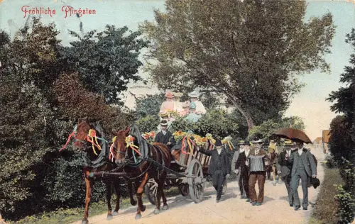 Pfingstgrüße 1906 Männer folgen Pferdekutsche mit Blumen Mädchen Postkarte