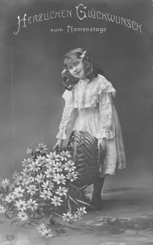 B191 Namenstag Grüße 1907 Mädchen hält Gänseblümchen Blumenkorb RPPC Postkarte