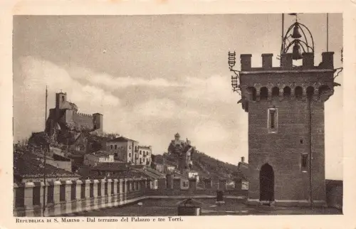 B244 San Marino Dal Terrazzo del Palazzo e tre Torri Palace Vintage Postkarte