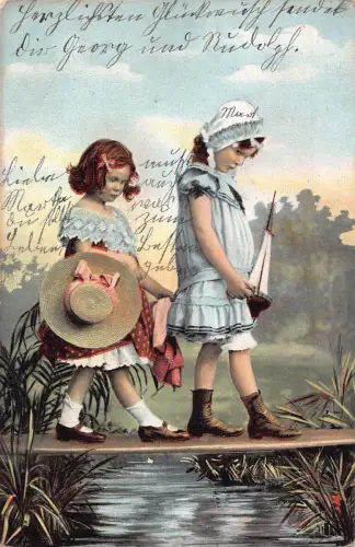 B254 Kindheit Mädchen überqueren See auf Brücke Segelboot Spielzeug Postkarte