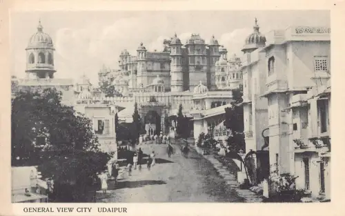 L379 Indien Gesamtansicht der Udaipur Paläste Menschen Vintage Postkarte