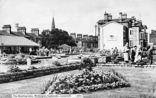 England 1962 Bootfahren Lake Wellington Esplanade Lowestoft RPPC Vintage Postkarte