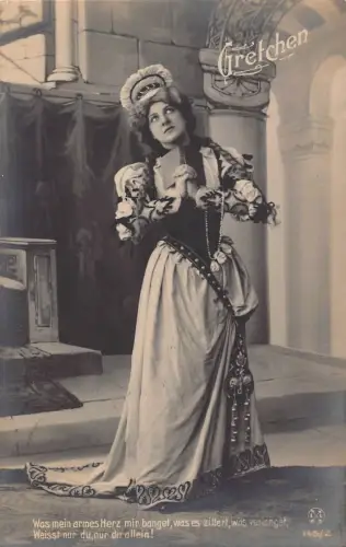 Fotomontage Schauspielerin für Faust von Goethe Gretchen Mädchen betend 1908 Postkarte