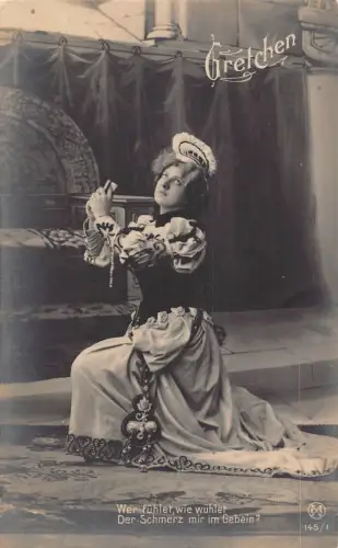 Fotomontage Schauspielerin für Faust von Goethe Gretchen Mädchen in Knie Postkarte
