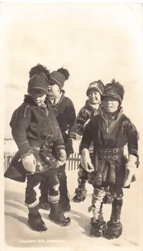 L525 Schweden 1943 Lappländische Kinder aus Jukkasjarvi Echtfoto Vintage Postkarte
