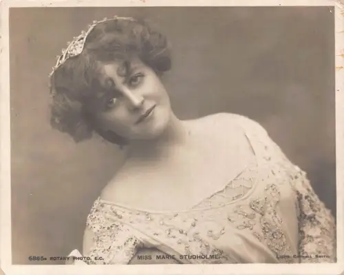 Edwardianische britische Schauspielerin Marie Studholme in elegantem Kleid 1904 Midget Postkarte