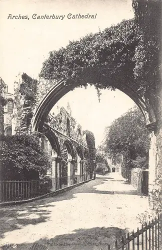 B003 England Canterbury Cathedral Arches Vintage Postkarte