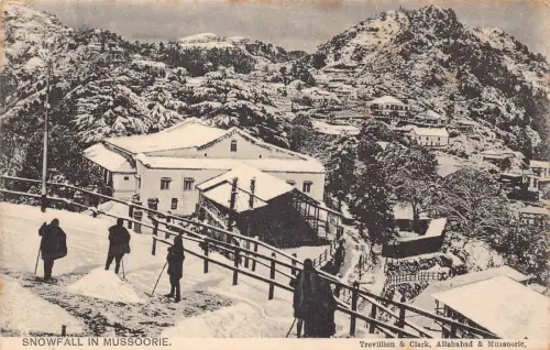 A996 Indien Schneefall in Mussoorie Mountaineers Vintage Postkarte
