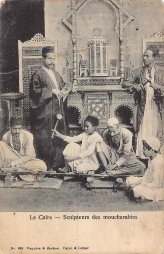 B001 Ägypten Kairo Sculpteurs des Moucharabies Native Boys Skulptur Postkarte