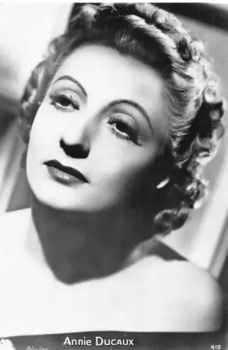 B423 Französische Filmschauspielerin Annie Ducaux Portrait RPPC Postkarte