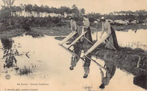Frankreich Au Lavoir Jeunes Landaises Frauen waschen Postkarte B848
