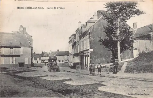 Frankreich Montreuil sur Mer Porte de France Auto Oldtimer Postkarte B848