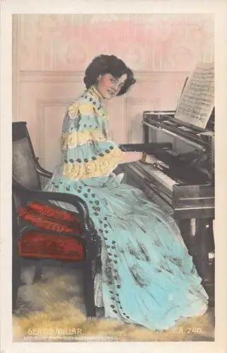 Britisch-edwardianische Schauspielerin Gertie Millar spielt Klaviermusik RPPC-Postkarte
