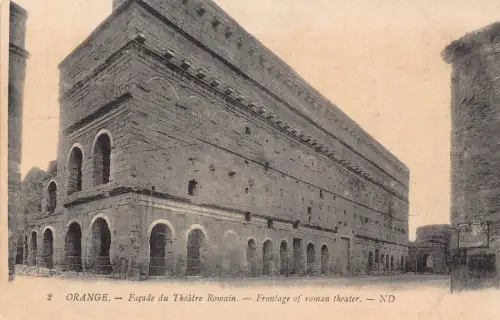 C032 Frankreich, Orangene Fassade des römischen Theaters Vintage Postkarte