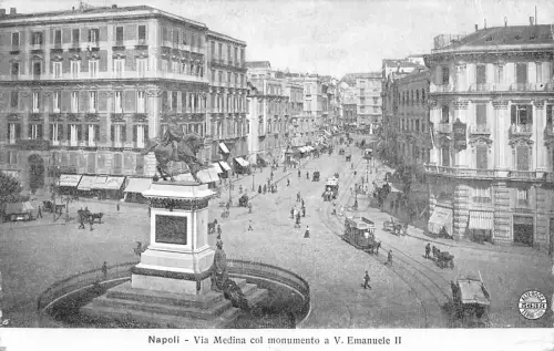 C079 Italien Napoli Via Medina col monumento a V Emanuele II Postkarte
