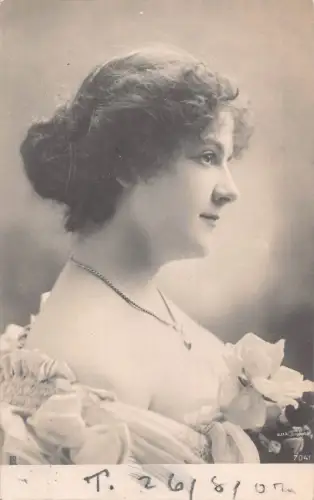 Portrait 1901 schöne Frau posiert aus Profil Blumen Vintage Postkarte