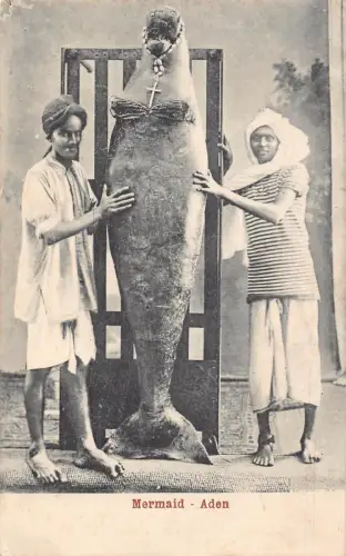 A613 Jemen Aden Meerjungfrau Skulptur zwei einheimische Mädchen ethnische Vintage Postkarte