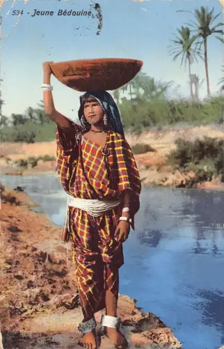 A617 Algerien 1914 junges Beduinenmädchen pflegt Wassertopf auf Kopf ethnische Postkarte