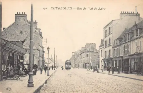 Frankreich Cherbourg Rue du Val de Saire Tabac Cafe Restaurant Straßenbahn Postkarte B850
