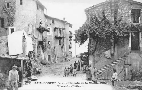 Frankreich Sospel Un coin de Vieille Ville Place du Chateau Bauern Postkarte B850