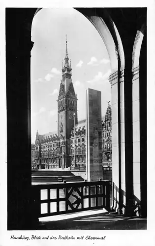 A627 Deutschland 1955 Hamburg Blick auf Rathaus mit Ehrenmal Vintage Postkarte