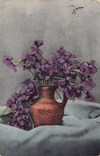 A631 Grüße 1921 Violette Blumen in Vase Vintage Postkarte