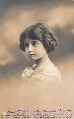 A630 Kinder 1911 Porträt eines unschuldig aussehenden Mädchens RPPC Vintage Postkarte