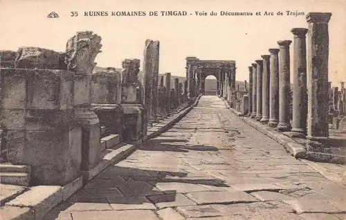 A637 Algerien Ruinen Romained de Timgad Decumanus et Arc de Trajan Postkarte