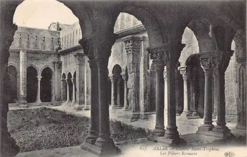 C099 Frankreich Arles Cloitre Saint Tropbine Les Piliers Römer Vintage Postkarte