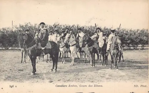 B019 Algerien Cavaliers Arabes Goum des Zibans Arab Cavalry Natives Postkarte