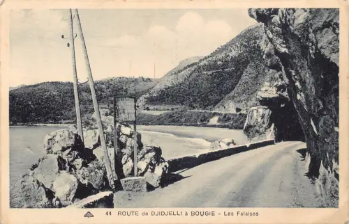 B013 Algerien Route de Djdjelli a Bougie Les Falaises Vintage Postkarte