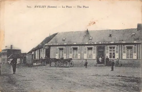 B013 Frankreich Aveluy La Place The Place Cafe du Centre Billards Vintage Postkarte