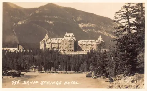B020 Kanada Banff Springs Hotel RPPC Vintage Postkarte