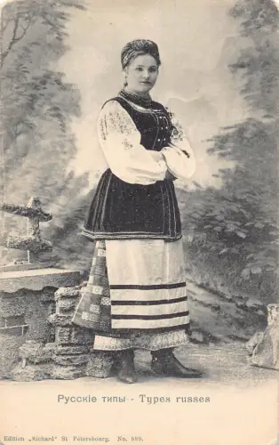 Russland Volksfrau in Tracht Typen Russes Postkarte B872