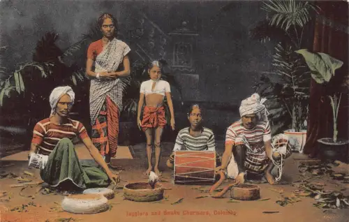 B431 Ceylon Sri Lanka Gaukler und Schlangenbeschwörer Colombo Ureinwohner Mädchen Postkarte