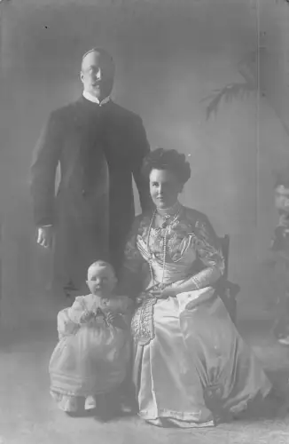 B435 Royalty Wilhelmina Duke Henry and Baby Juliana Netherlands RPPC Postcard