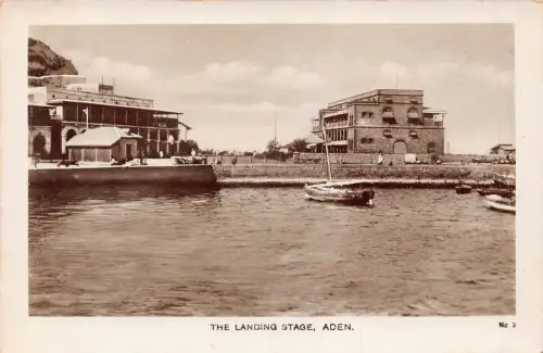 B444 Jemen Aden Landing Stage Boat RPPC Vintage Postkarte