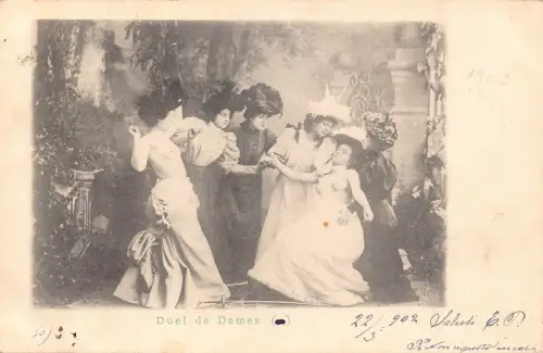 L473 Glamour Nude Risque Duel de Dames Vintage Postkarte